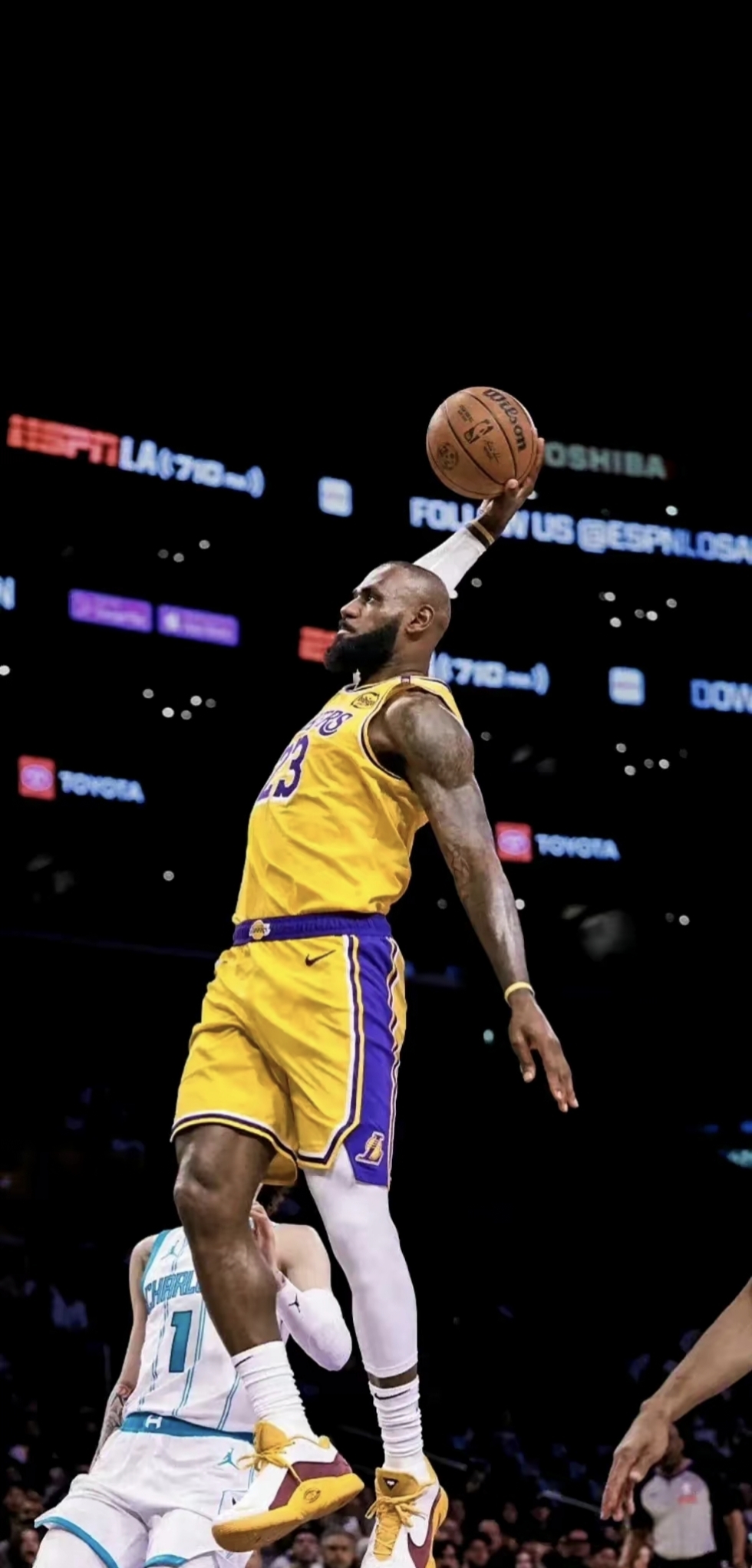 开云体育-詹姆斯迎来十五赛季高光表现，雄鹿球迷沸腾！的简单介绍