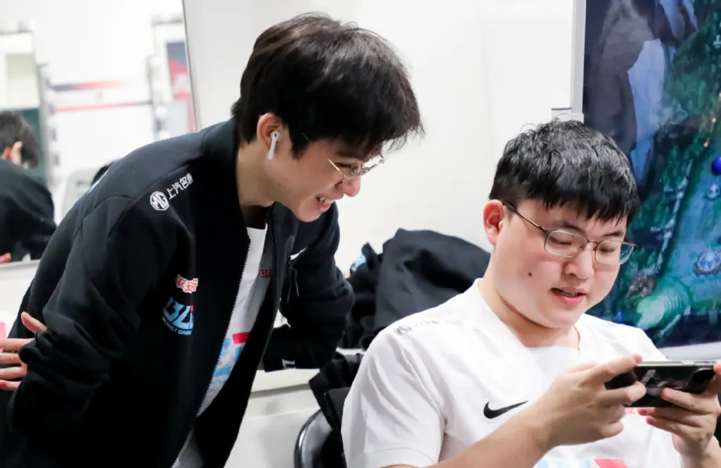 开云体育-关于Faker巅峰对决，JackeyLove与90激战巴黎圣日耳曼分钟，挺进下一轮胜负难料！的信息